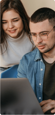 personas con computadora